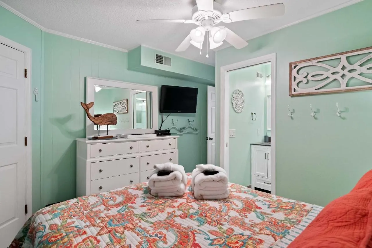 With Prime Location Walk To And Coligny! * Hilton Head Island