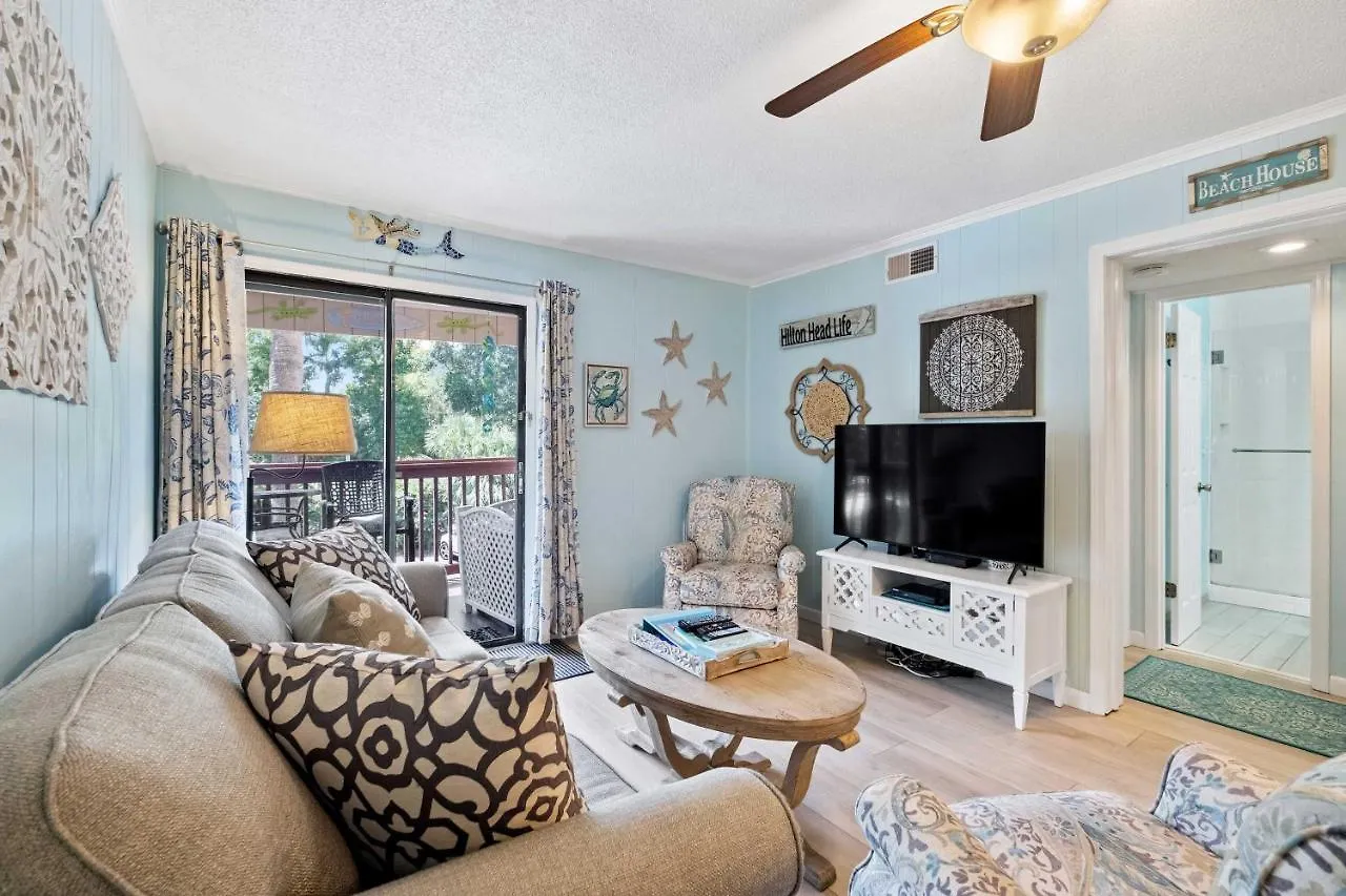 Apartment With Prime Location Walk To And Coligny!