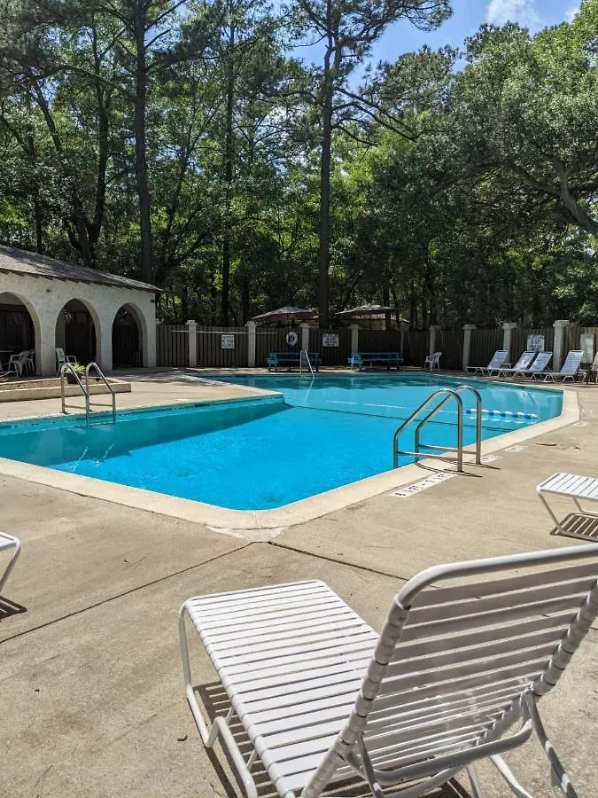 Villa Hhi Homes- Newly Renovated Cozy Modern Pet-friendly Villa-ideal Location