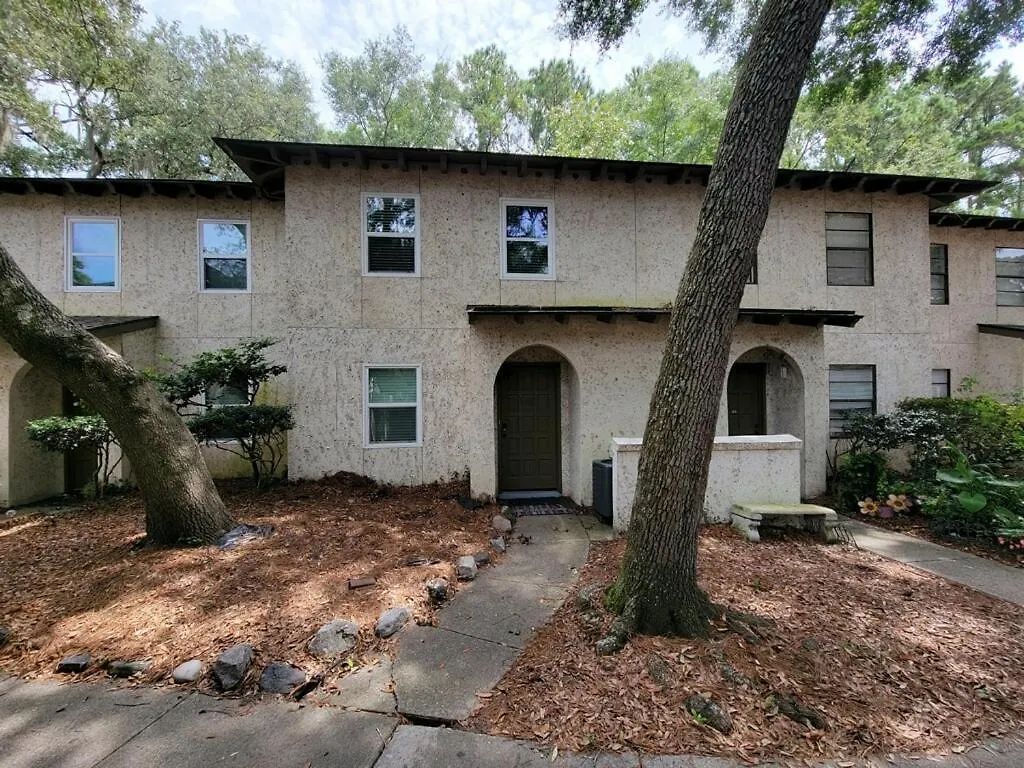Villa Hhi Homes- Newly Renovated Cozy Modern Pet-friendly Villa-ideal Location *