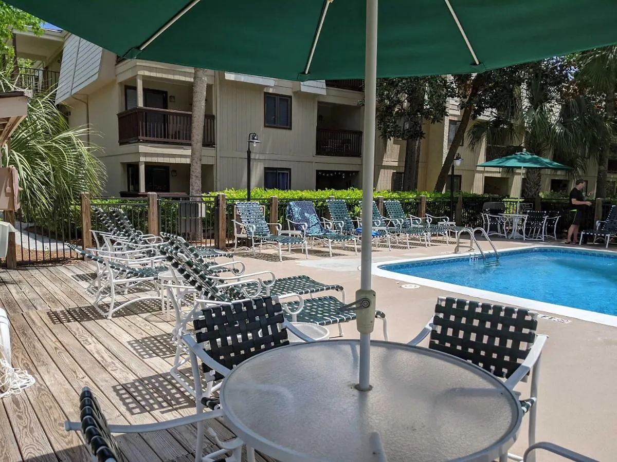 With Prime Location Walk To And Coligny! Apartment Hilton Head Island