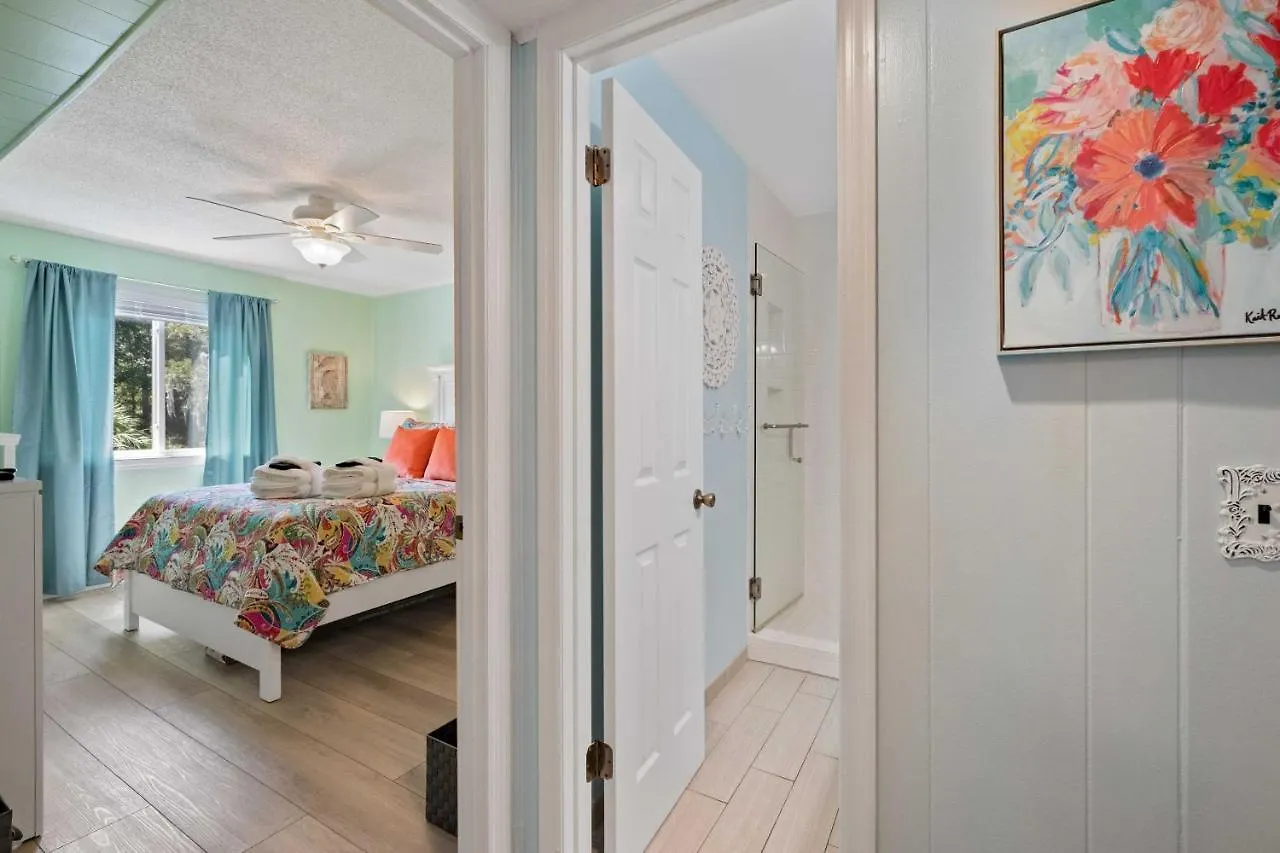 Apartment With Prime Location Walk To And Coligny!