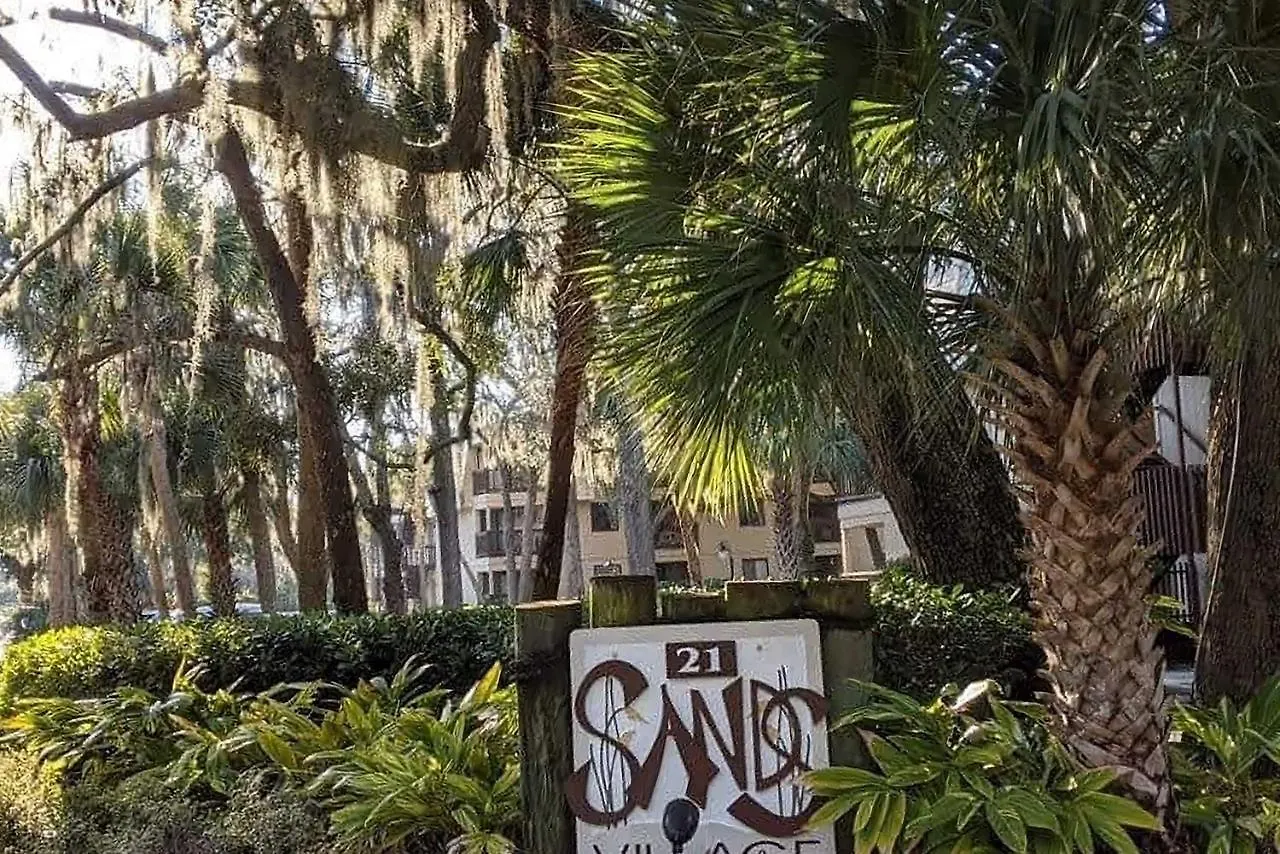 With Prime Location Walk To And Coligny! Apartment Hilton Head Island