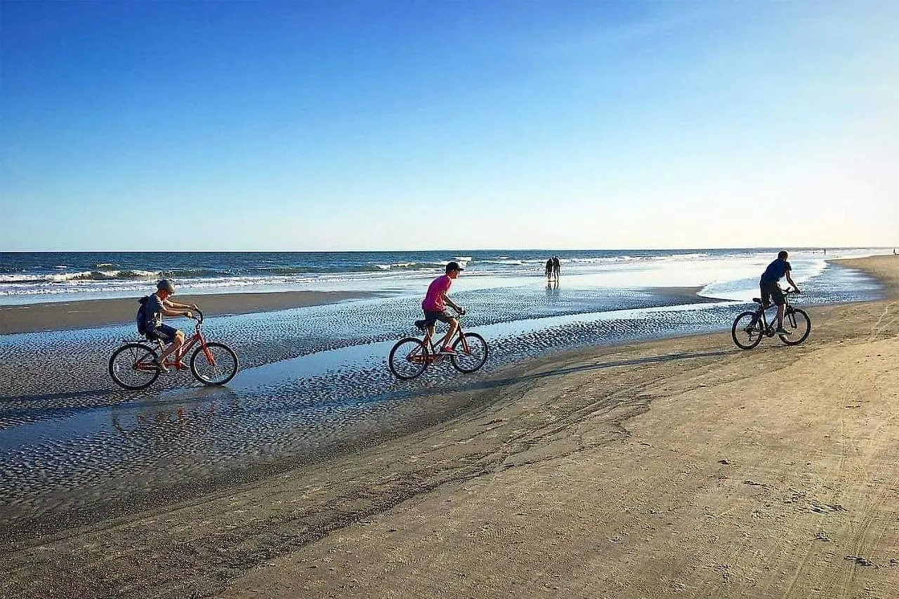 With Prime Location Walk To And Coligny! Apartment Hilton Head Island