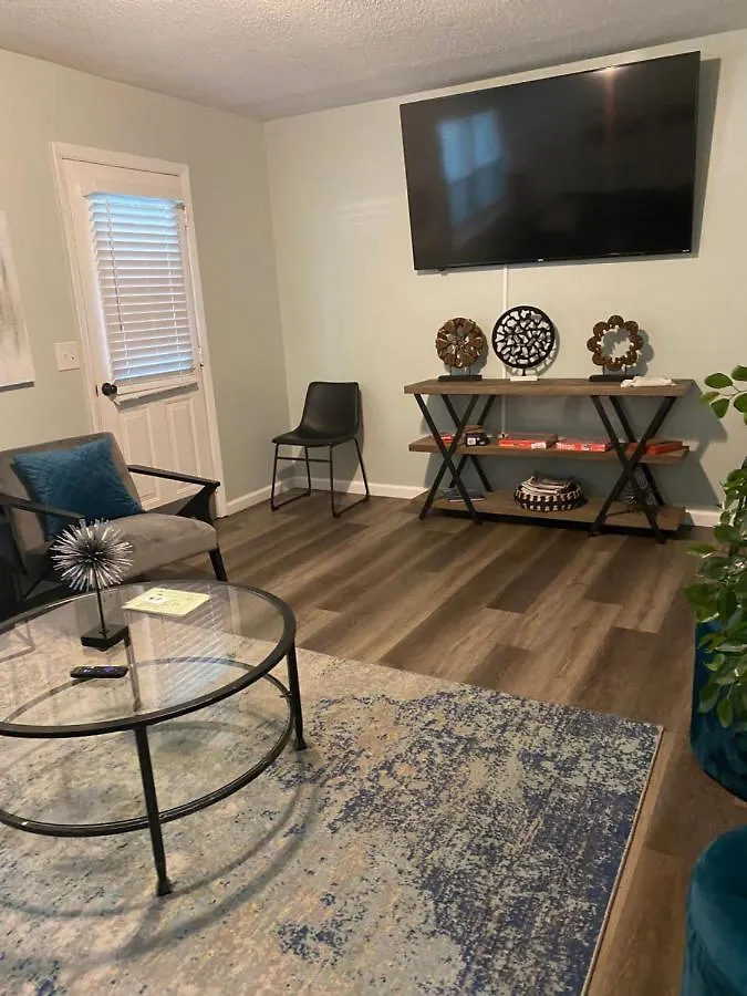 Villa Hhi Homes- Newly Renovated Cozy Modern Pet-friendly Villa-ideal Location *