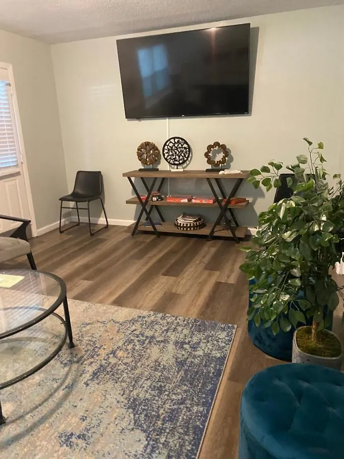 Hhi Homes- Newly Renovated Cozy Modern Pet-friendly Villa-ideal Location Villa