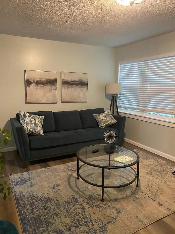 Hhi Homes- Newly Renovated Cozy Modern Pet-friendly Villa-ideal Location *