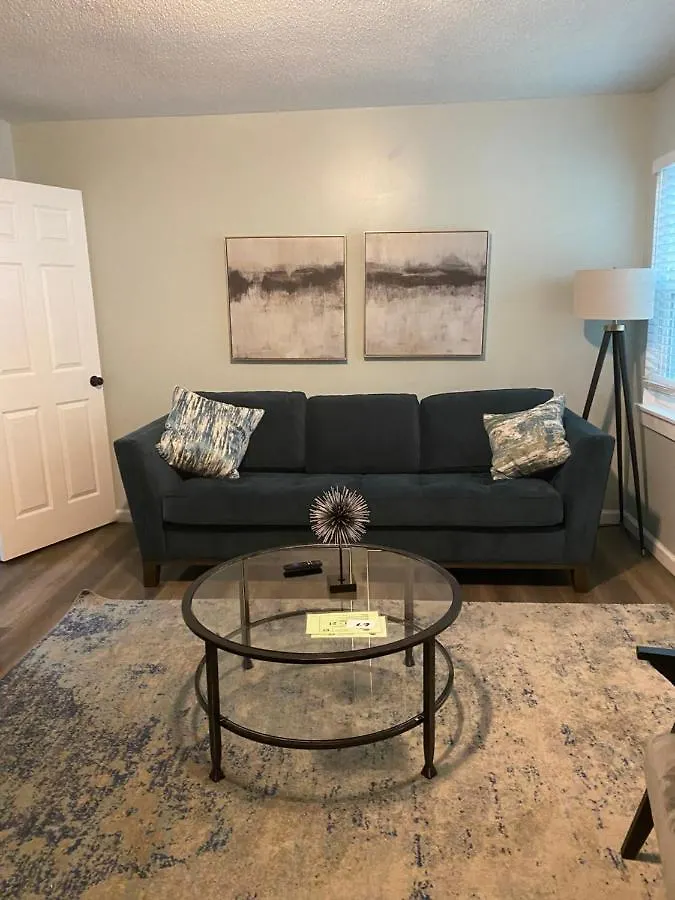 Villa Hhi Homes- Newly Renovated Cozy Modern Pet-friendly Villa-ideal Location