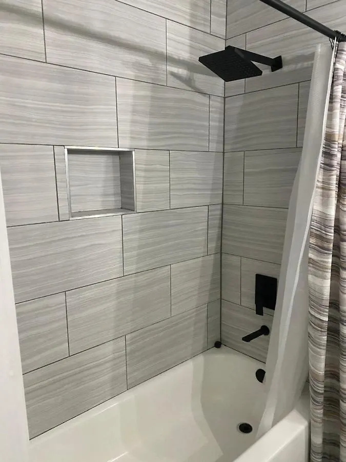 Villa Hhi Homes- Newly Renovated Cozy Modern Pet-friendly Villa-ideal Location *