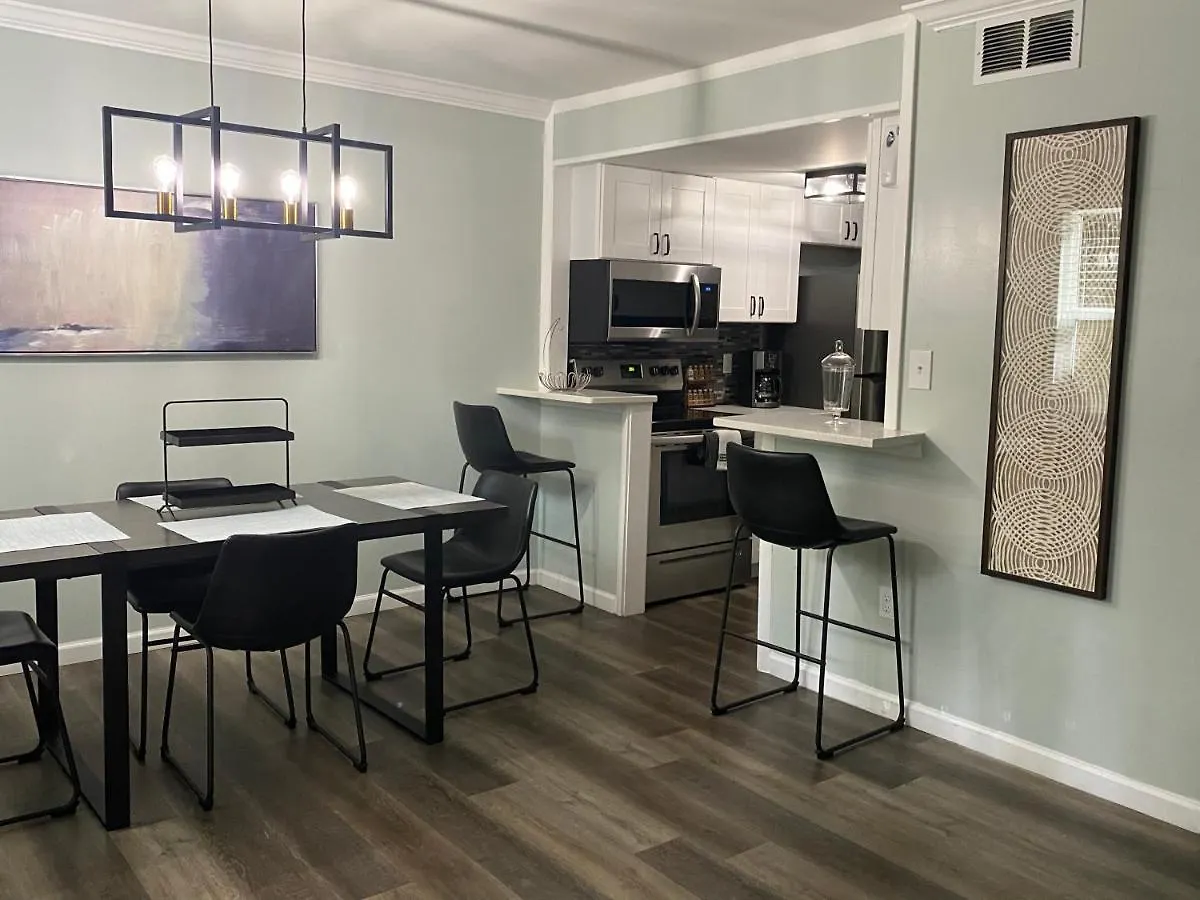 Hhi Homes- Newly Renovated Cozy Modern Pet-friendly Villa-ideal Location Villa *