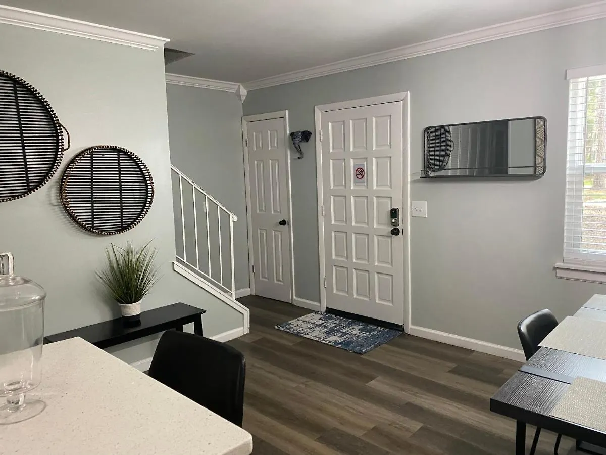 Hhi Homes- Newly Renovated Cozy Modern Pet-friendly Villa-ideal Location Villa