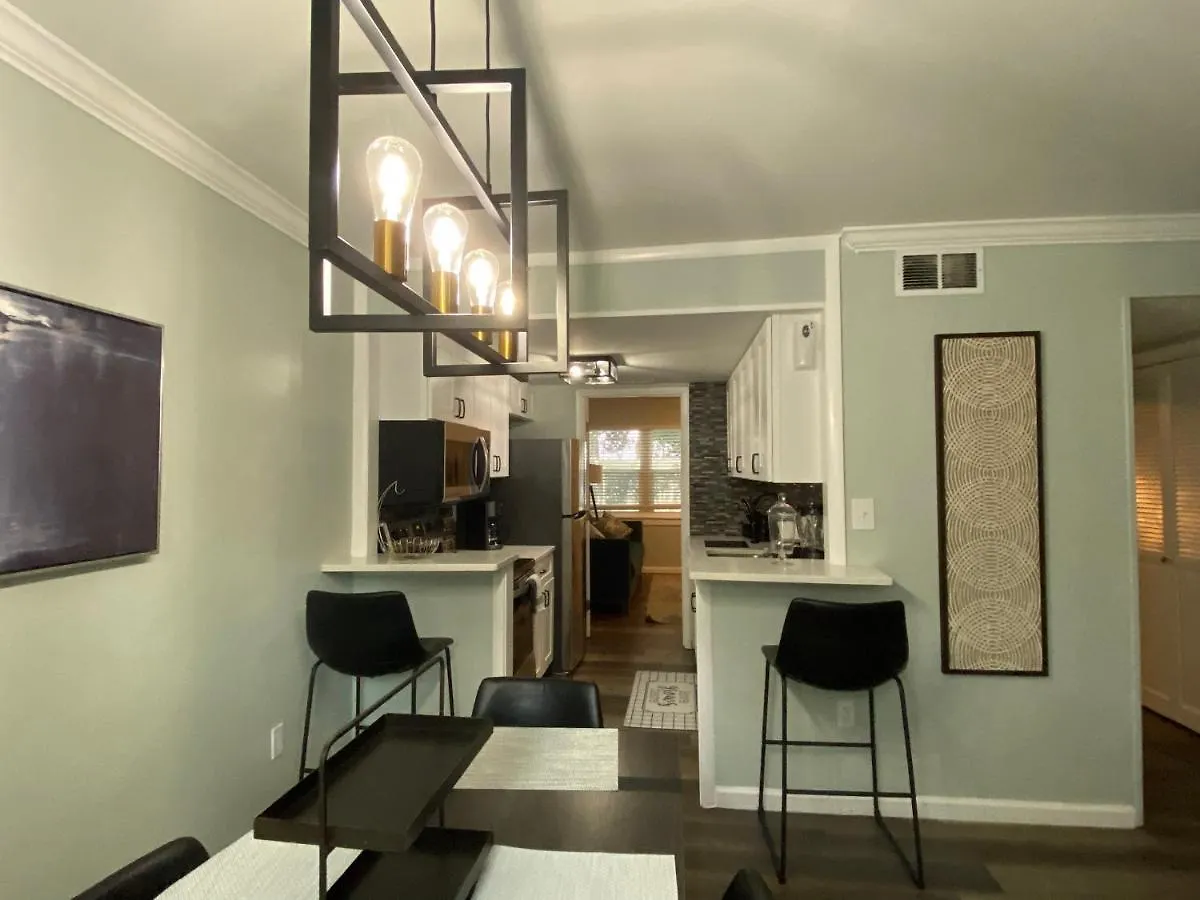 Villa Hhi Homes- Newly Renovated Cozy Modern Pet-friendly Villa-ideal Location *