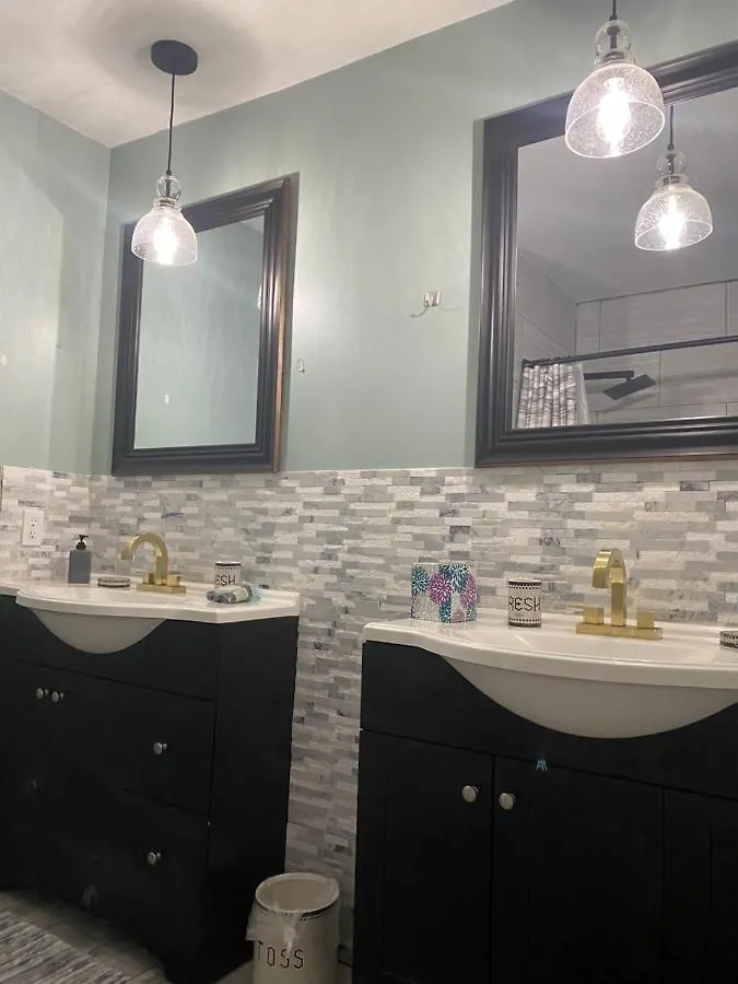 Villa Hhi Homes- Newly Renovated Cozy Modern Pet-friendly Villa-ideal Location