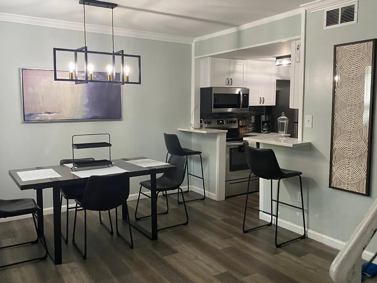 Hhi Homes- Newly Renovated Cozy Modern Pet-friendly Villa-ideal Location *