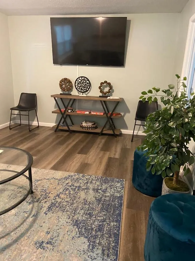 Hhi Homes- Newly Renovated Cozy Modern Pet-friendly Villa-ideal Location Villa