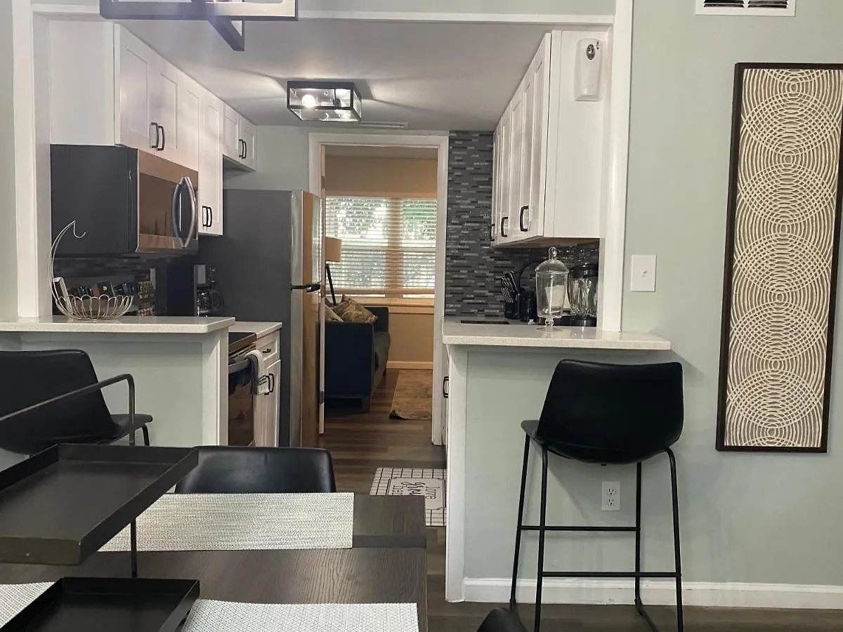 Villa Hhi Homes- Newly Renovated Cozy Modern Pet-friendly Villa-ideal Location Hilton Head Island
