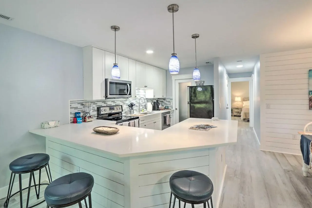 Apartment Hilton Head Tropical Walk To Coligny Beach! Hilton Head Island