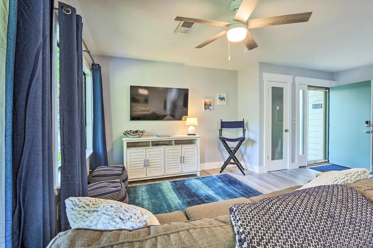 Hilton Head Tropical Walk To Coligny Beach!