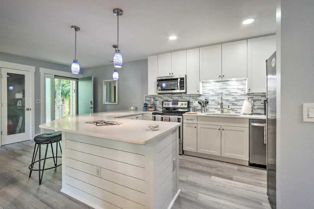 Apartment Hilton Head Tropical Walk To Coligny Beach! Hilton Head Island