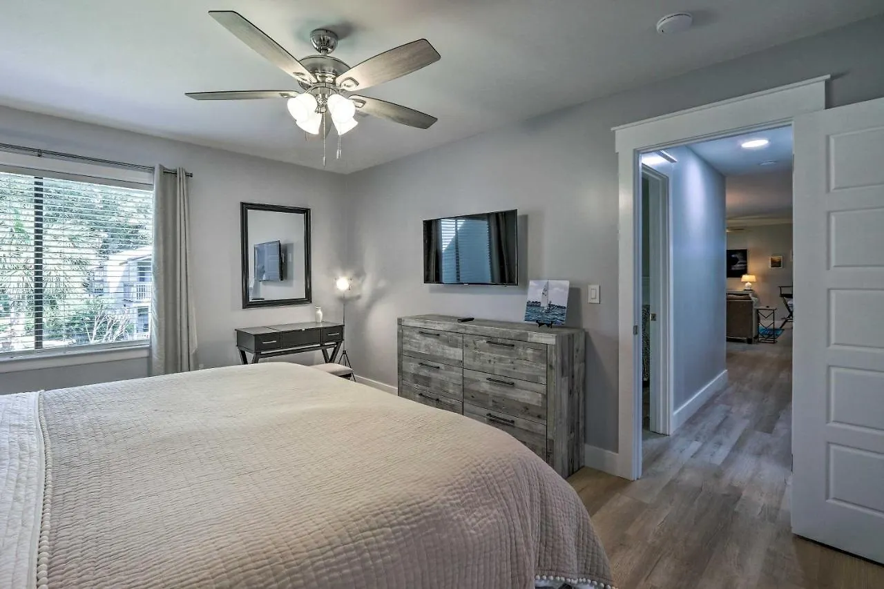 Apartment Hilton Head Tropical Walk To Coligny Beach! *