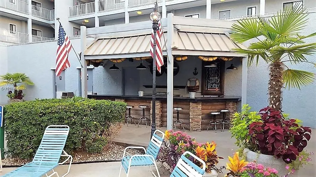 Apartment Newly Renovated Hilton Head Retreat, Walk To Hilton Head Island