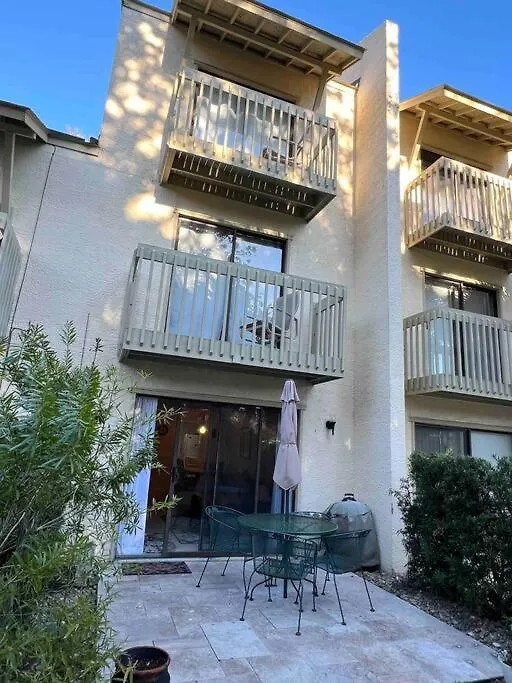Spacious, Cozy W/parking In Coligny Villa