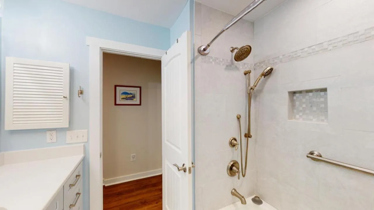 928 Inverness Village *
