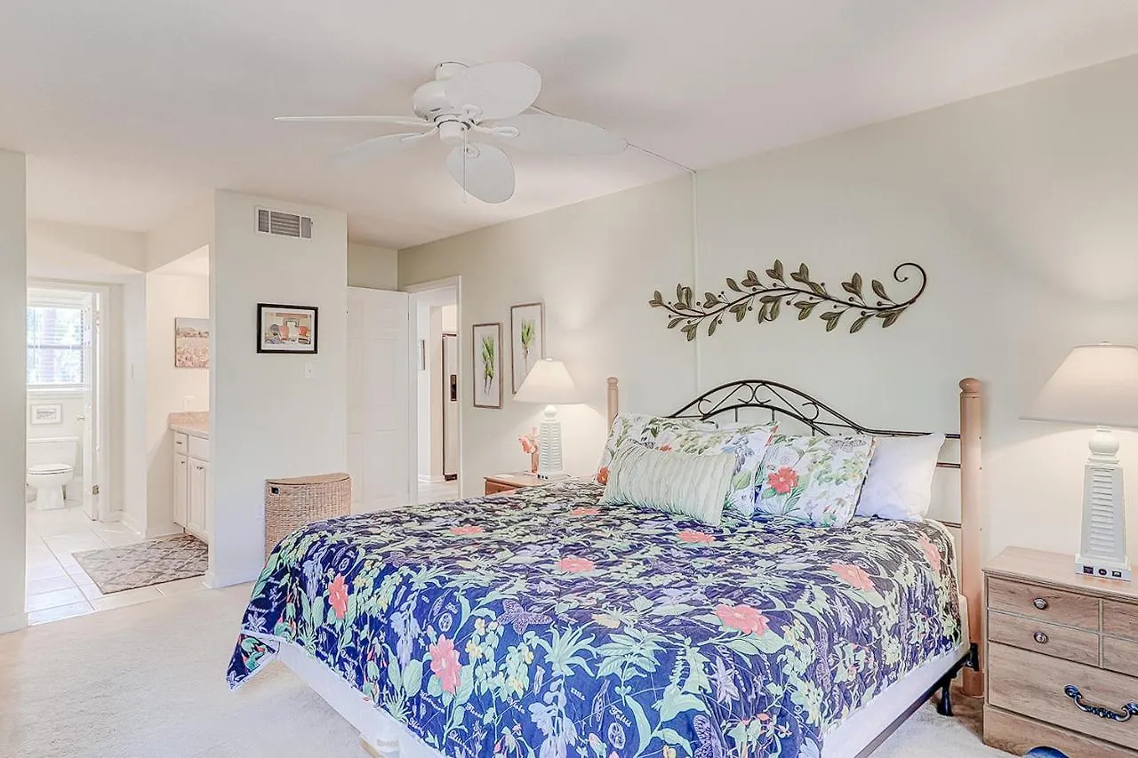 Apartment Moorings 43-44 *