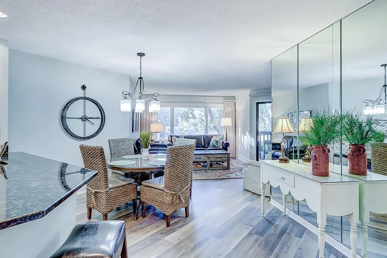 Colonnade Club 179 Apartment
