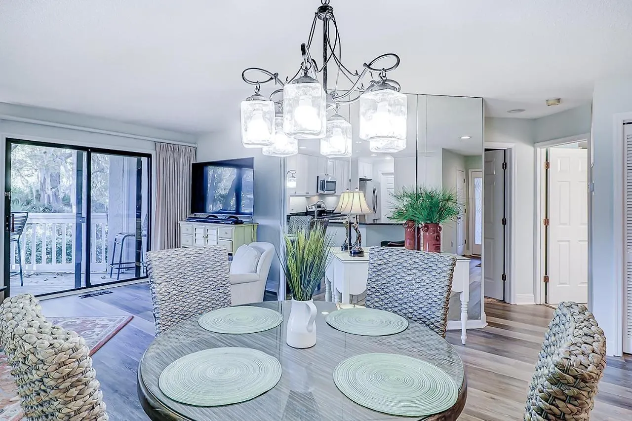 Colonnade Club 179 Apartment