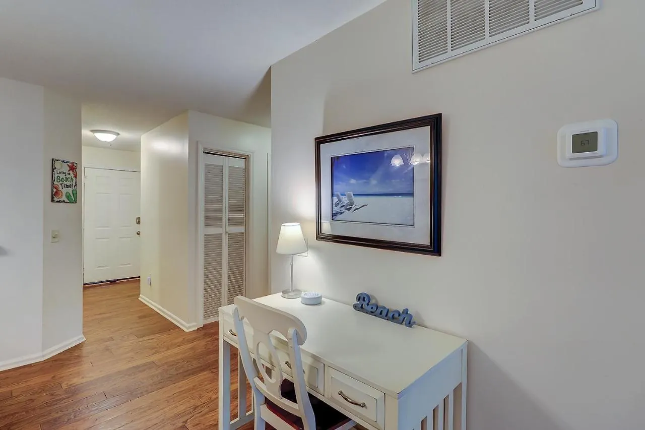 First Floor Flat Near Parking King Bed Two Twins Bikes & Gear Included