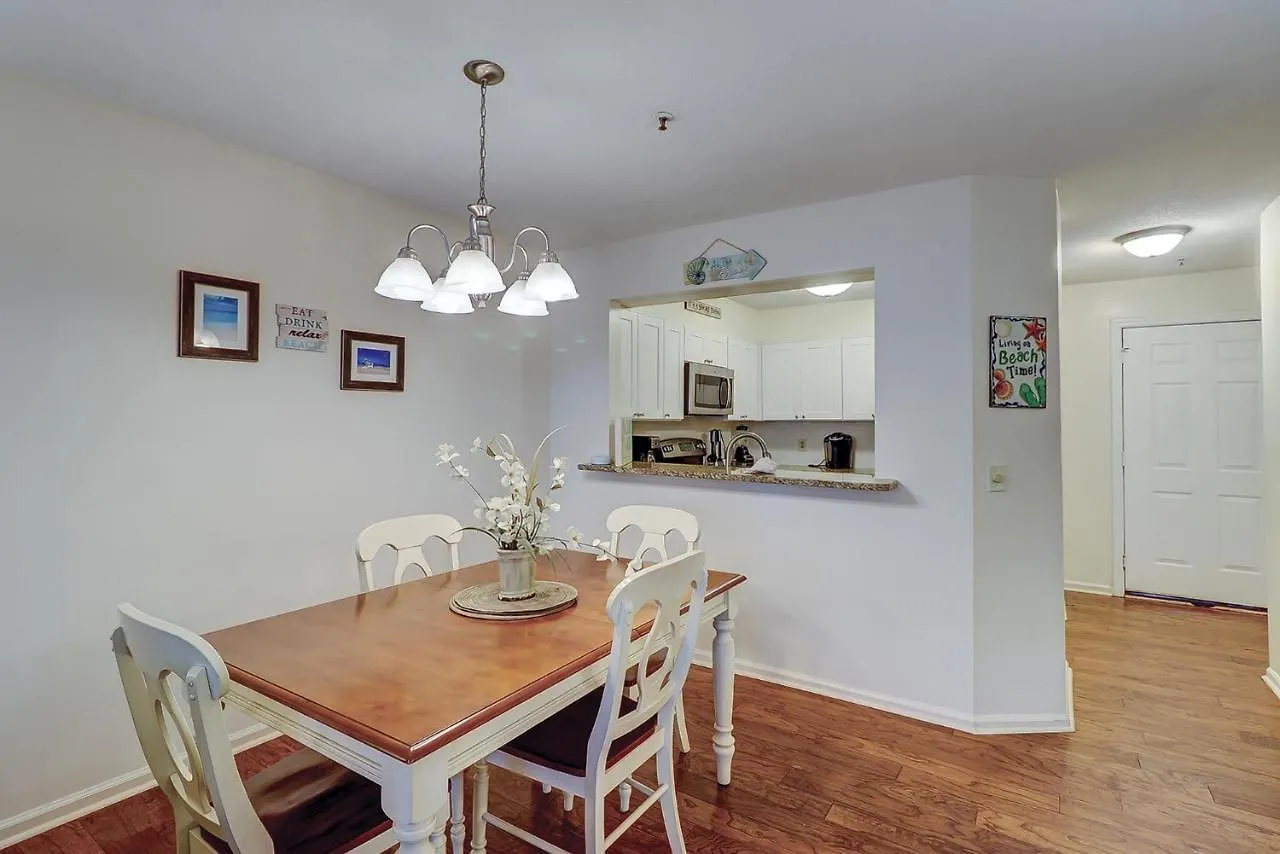 First Floor Flat Near Parking King Bed Two Twins Bikes & Gear Included Hilton Head Island