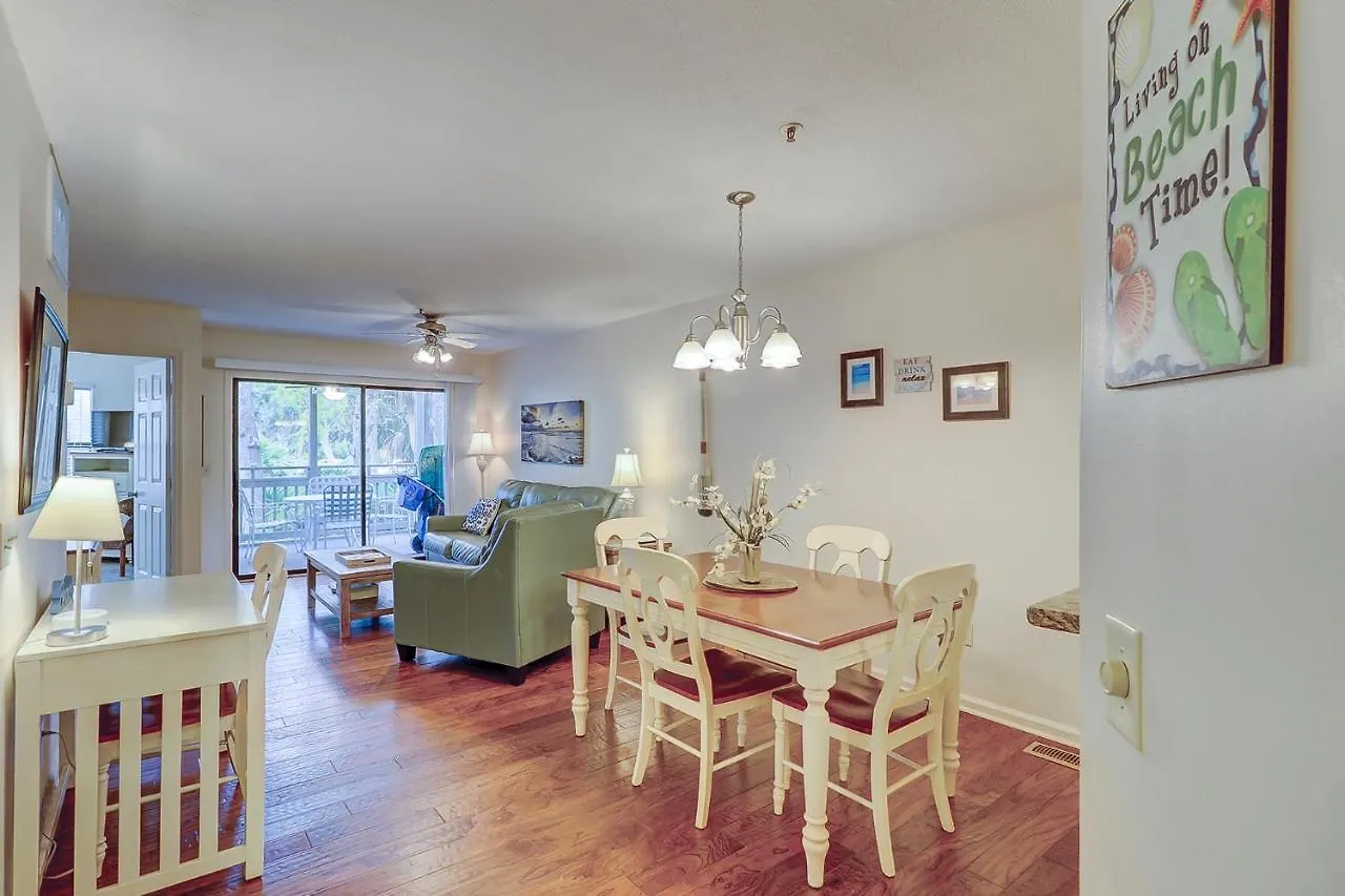 First Floor Flat Near Parking King Bed Two Twins Bikes & Gear Included Hilton Head Island