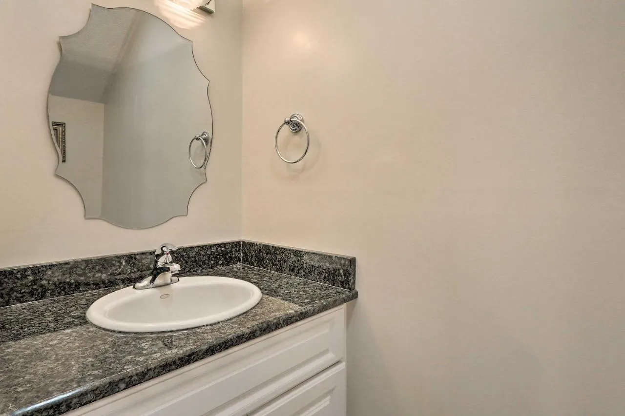 Townhome Walk To Beach! Holiday home