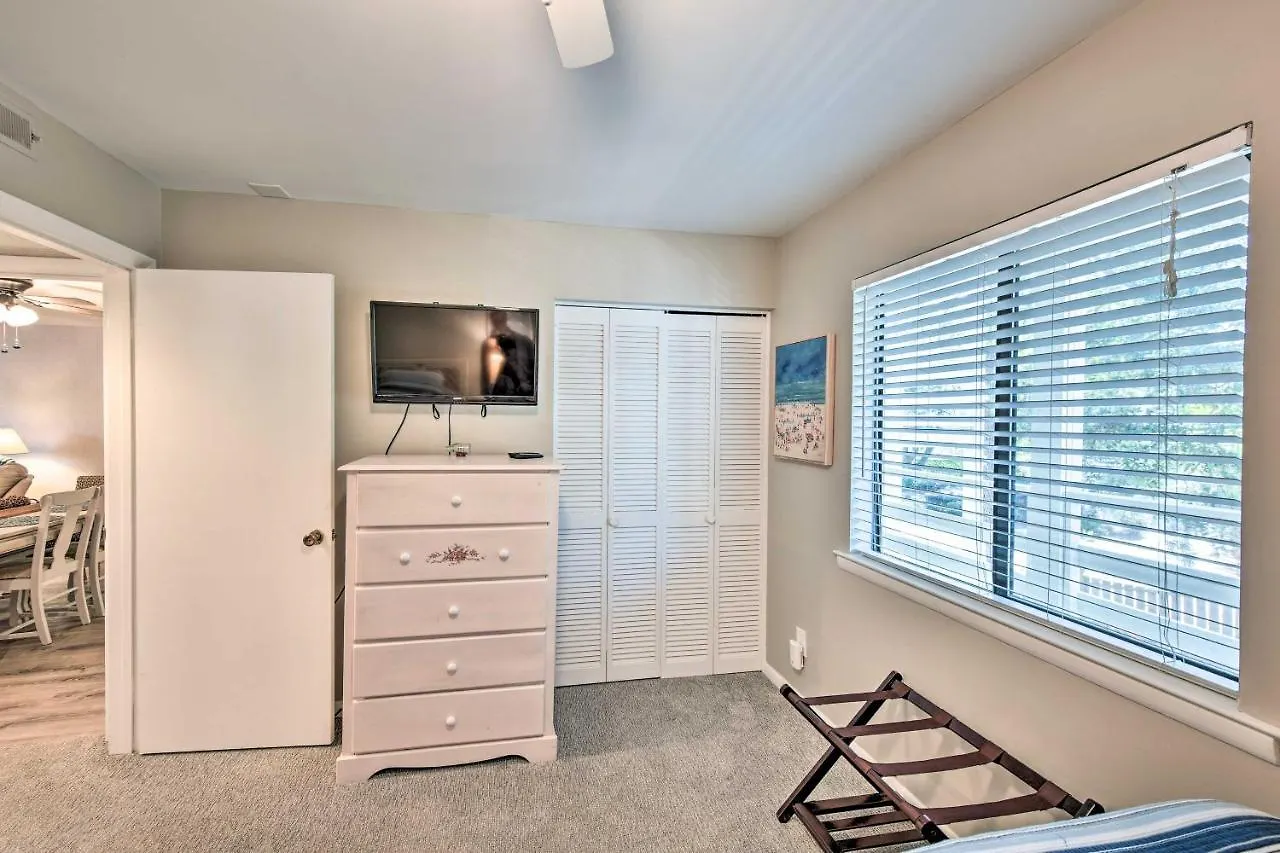Hilton Head With Lagoon View - Near Beach! Apartment