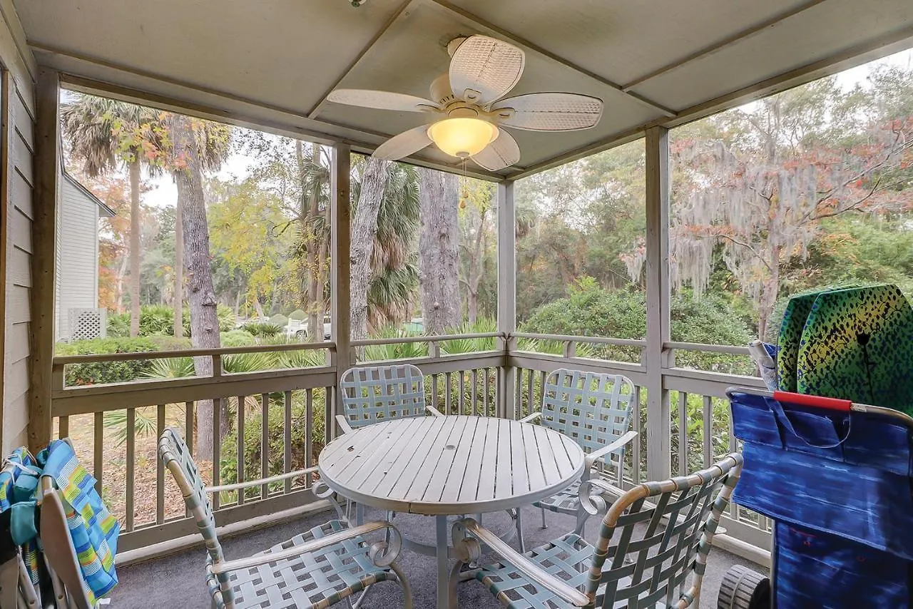 Holiday home First Floor Flat Near Parking King Bed Two Twins Bikes & Gear Included Hilton Head Island