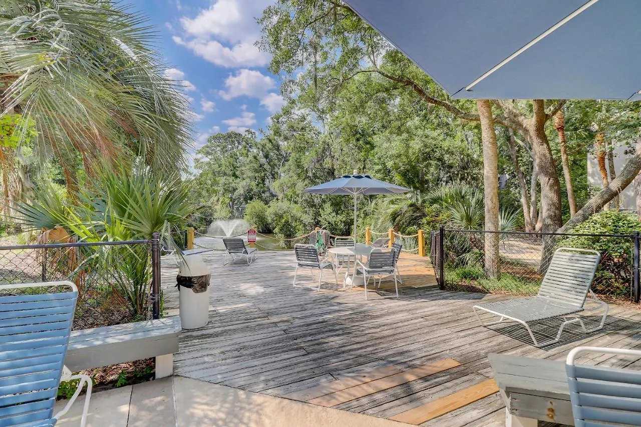 First Floor Flat Near Parking King Bed Two Twins Bikes & Gear Included Hilton Head Island