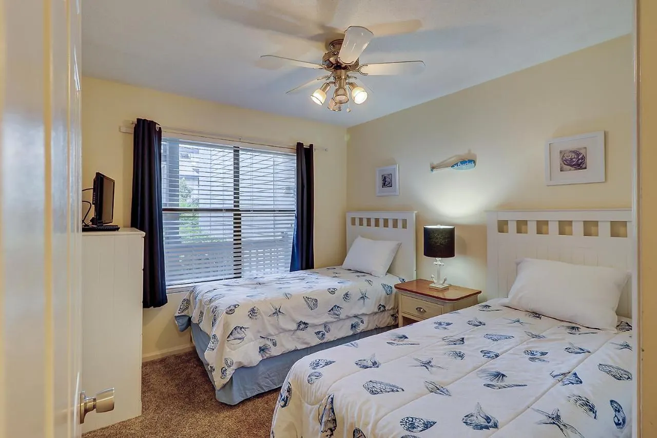 Holiday home First Floor Flat Near Parking King Bed Two Twins Bikes & Gear Included Hilton Head Island
