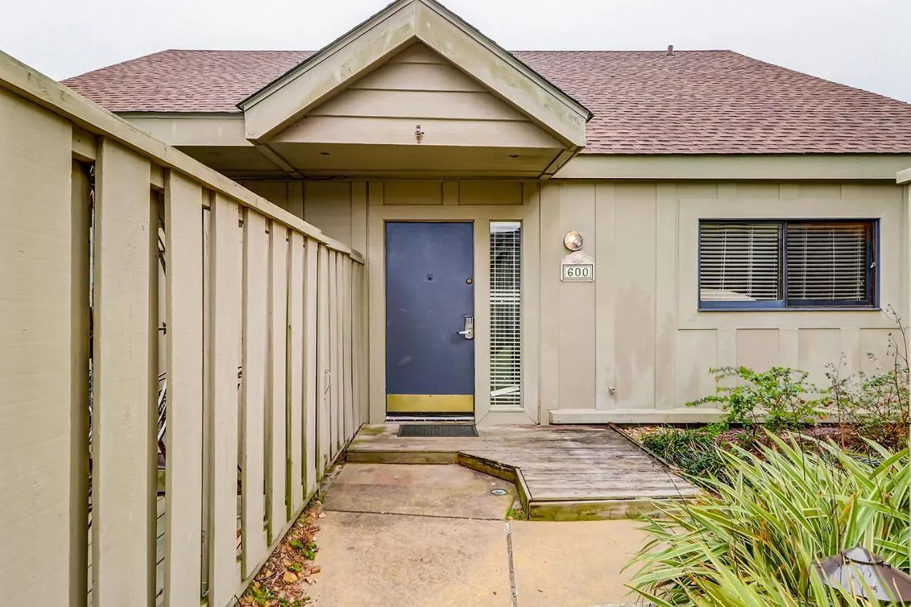 4 Bed 2 Bath In Queens Grant *