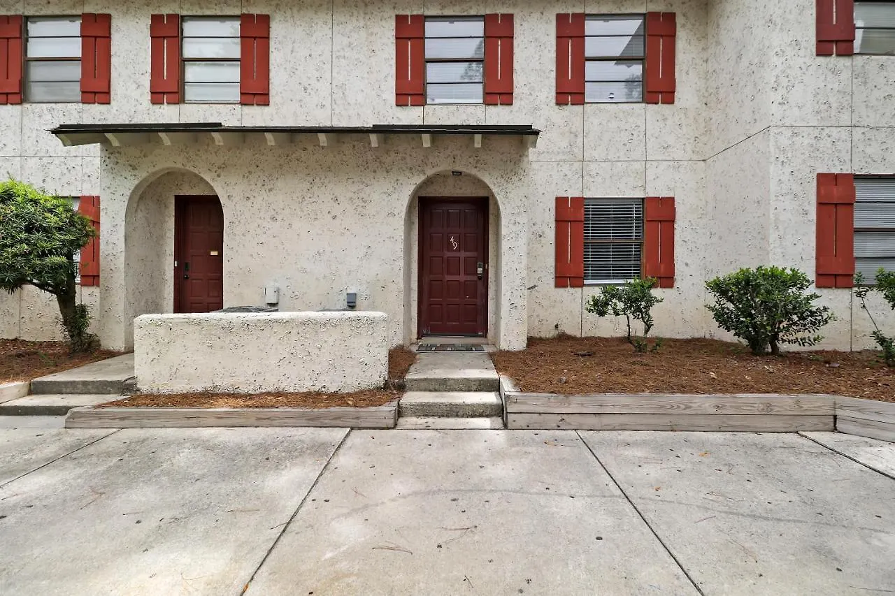 #49 Cheerful 2 Bdr With Pool & Assigned 2 Parking * Hilton Head Island