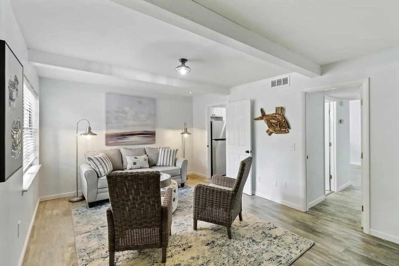 #49 Cheerful 2 Bdr With Pool & Assigned 2 Parking *