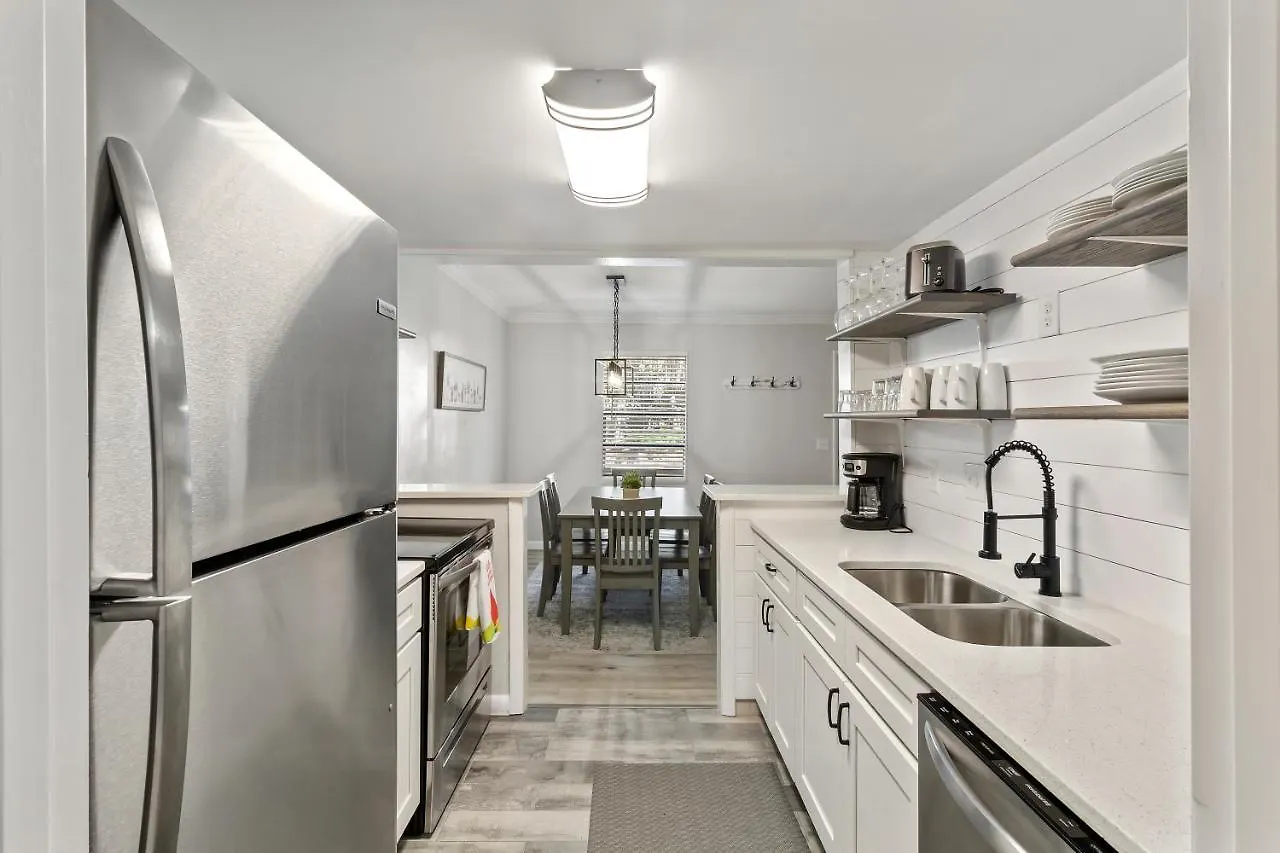 #51 Superior Ideal Location Pool 3bdr/2 Park