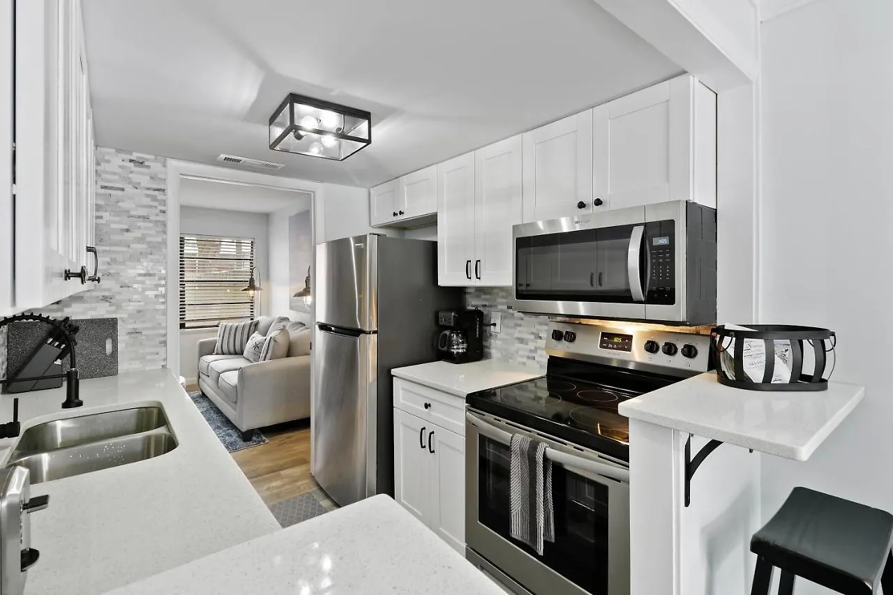 #49 Cheerful 2 Bdr With Pool & Assigned 2 Parking * Hilton Head Island