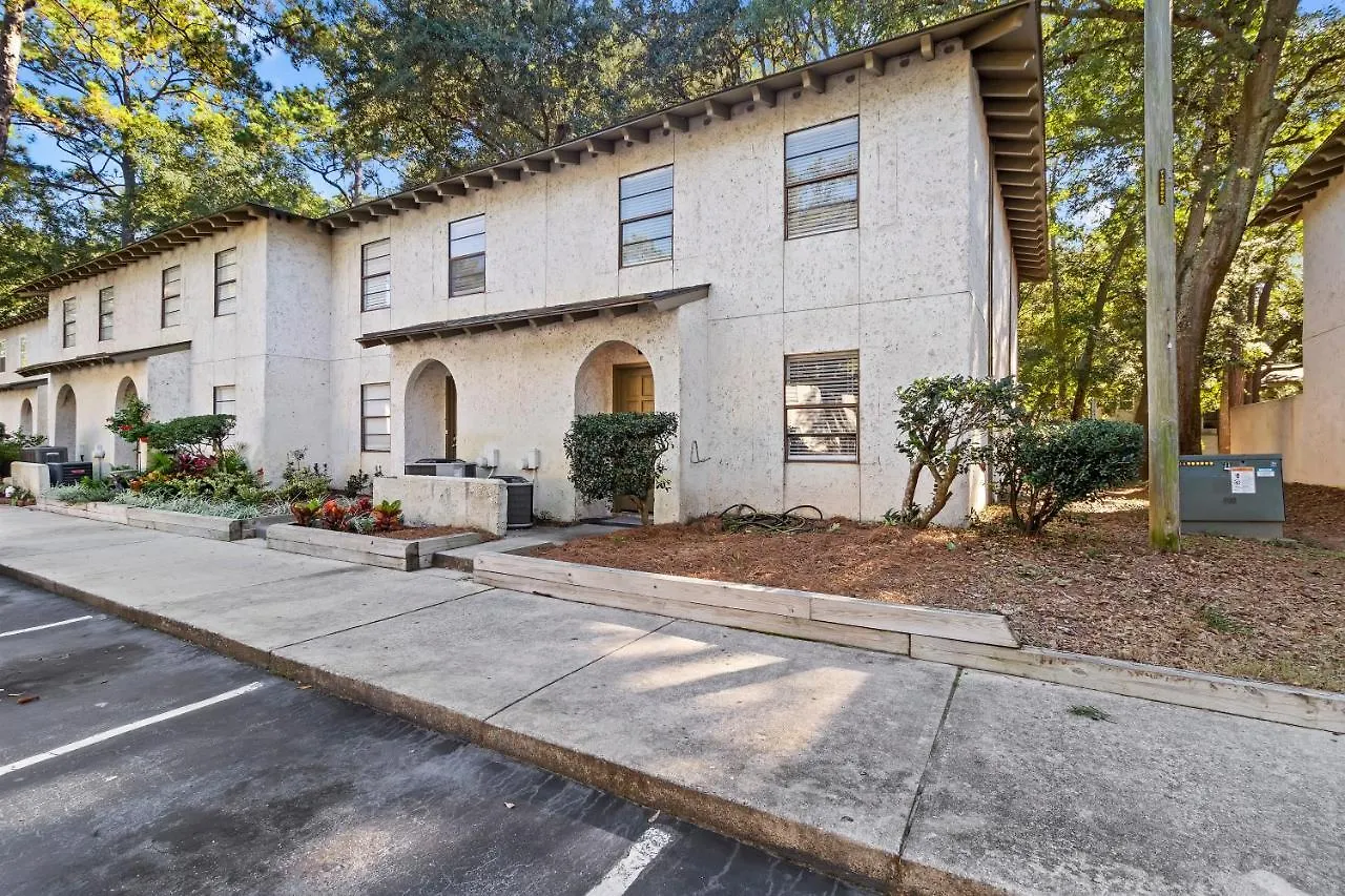 #51 Superior Ideal Location Pool 3bdr/2 Park *