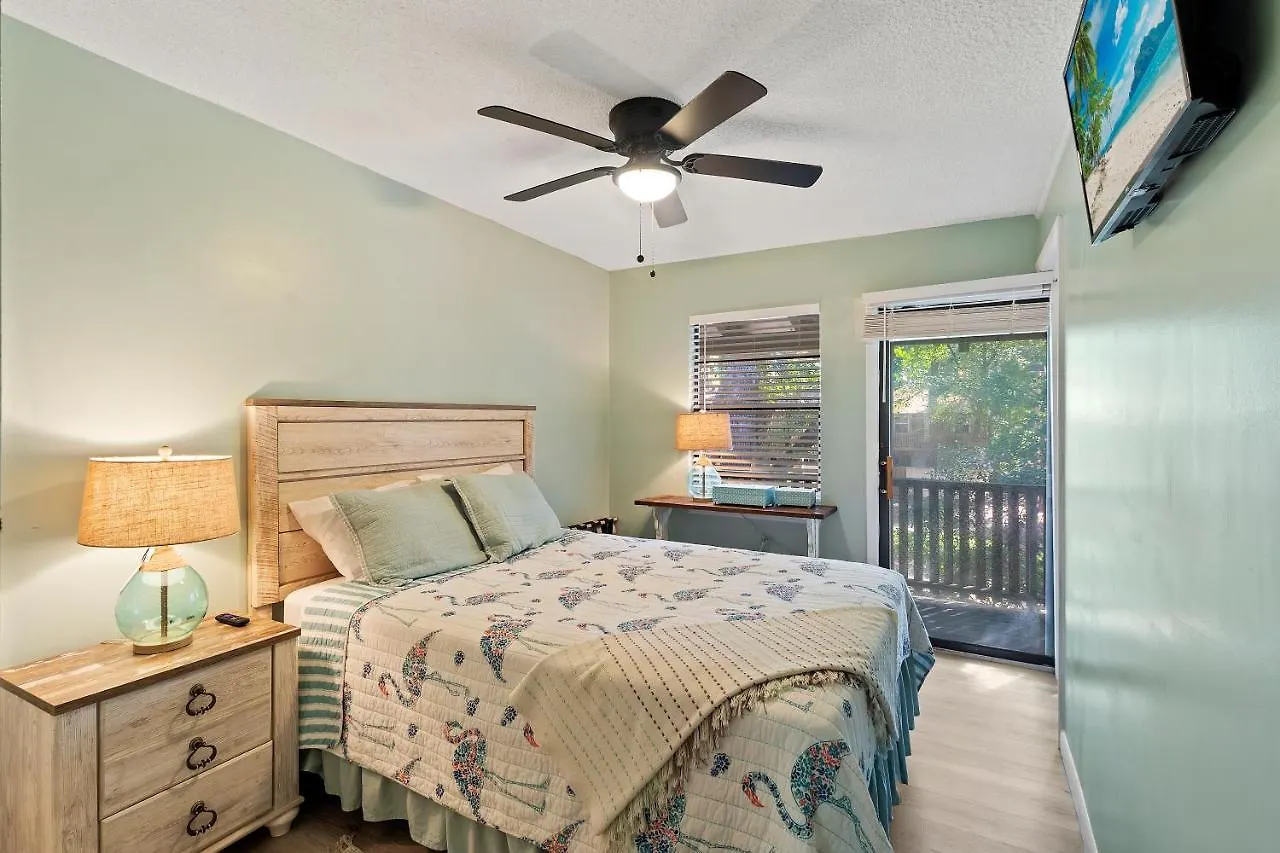 Holiday home #51 Superior Ideal Location Pool 3bdr/2 Park *