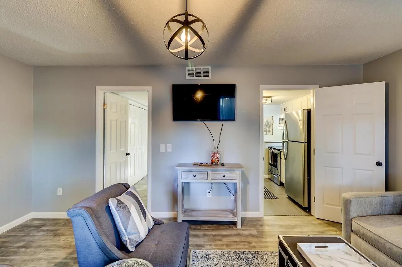 #82 Spectacular Ideal Location 2bdr/2parking *