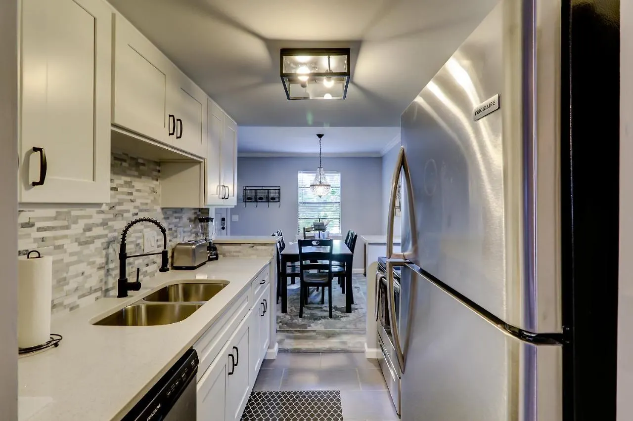 #82 Spectacular Ideal Location 2bdr/2parking Holiday home