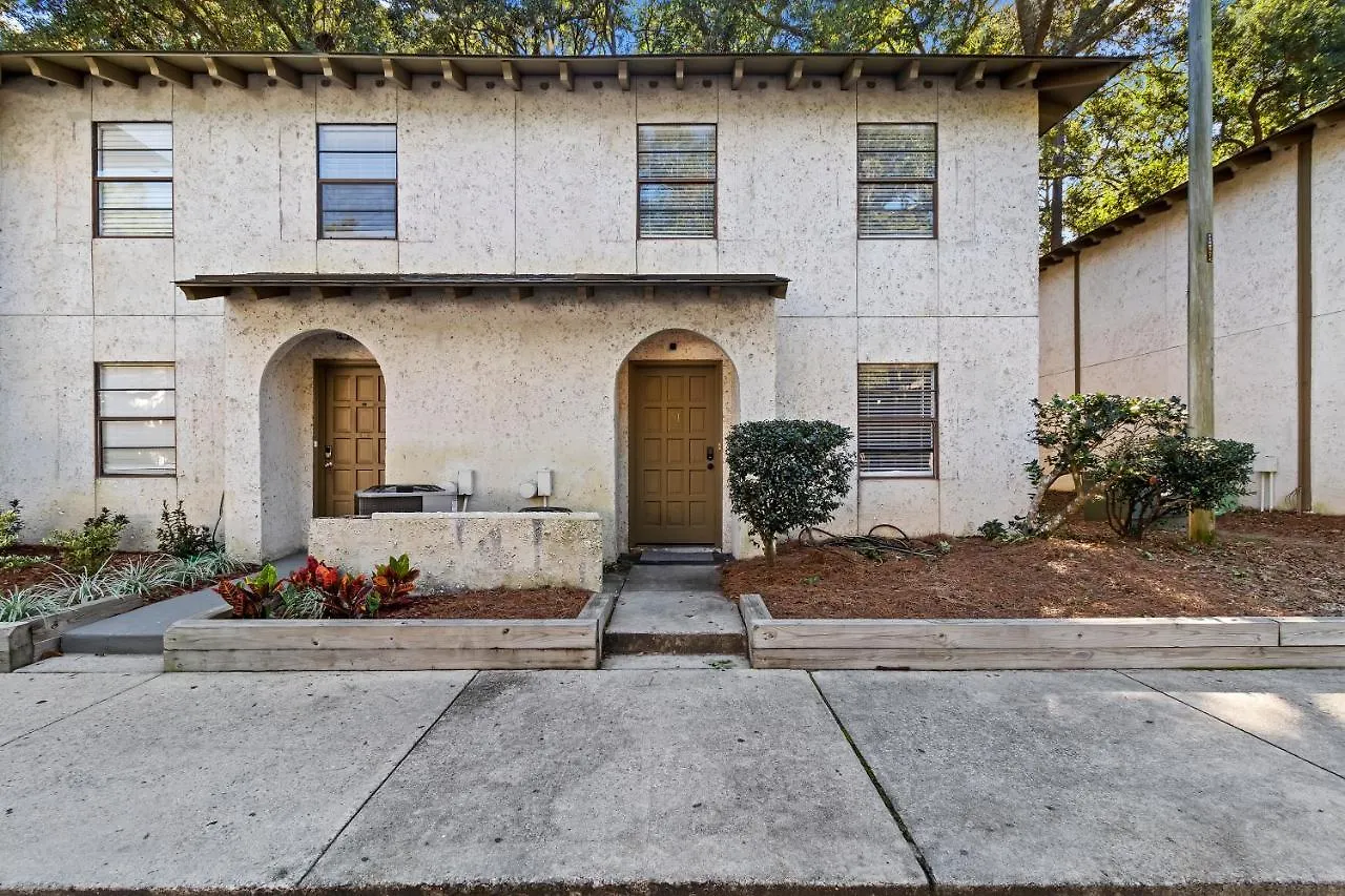 #51 Superior Ideal Location Pool 3bdr/2 Park *