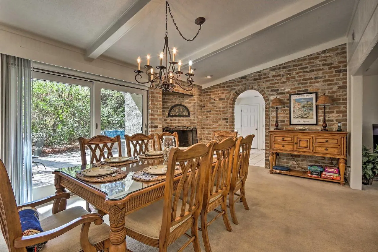 Family-friendly Hilton Head Home, Walk To Beach! *