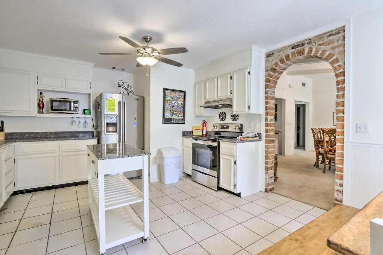 Family-friendly Hilton Head Home, Walk To Beach! Hilton Head Island